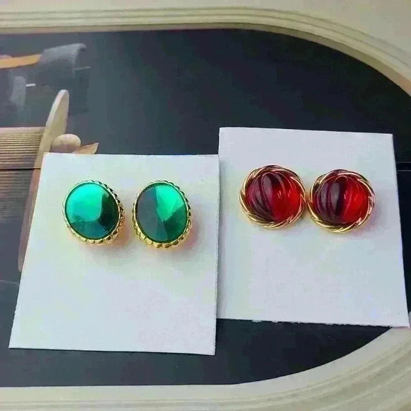 Vintage Gold-toned green red  gemstone earrings - Picture 3 of 12